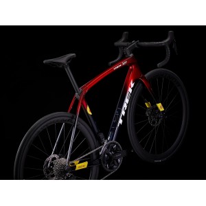 Bike Trek Domane SLR 6 Gen 4 - Metallic Red Smoke to Blue Smoke Fade 2023 Trek Bikes