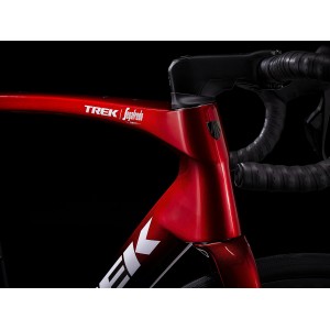 Bike Trek Domane SLR 6 Gen 4 - Metallic Red Smoke to Blue Smoke Fade 2023 Trek Bikes